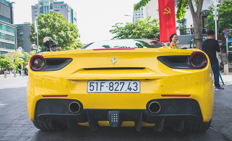 Dàn siêu xe Sài Gòn đổ ra đường dịp Giáng sinh